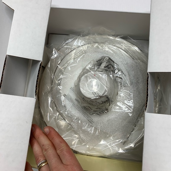 Lenox Opal Innocence Scroll 5-Piece Place Setting - Picture 4 of 6